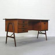 Webe "Boomerang" bureau Louis van Teeffelen
